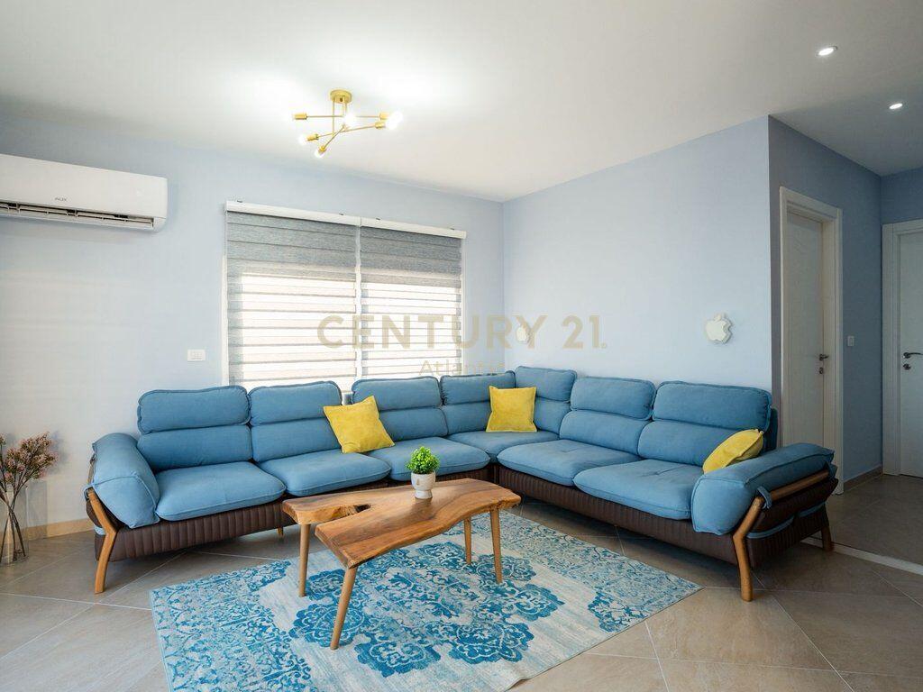 APARTAMENT 3+1+2T ME VERANDË 160 m² – PLAZH, DURRËS