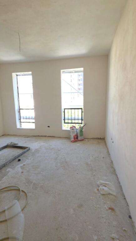 SHITET APARTAMENT 3+1 TEK SHKOLLA OSMAN MYDERIZI