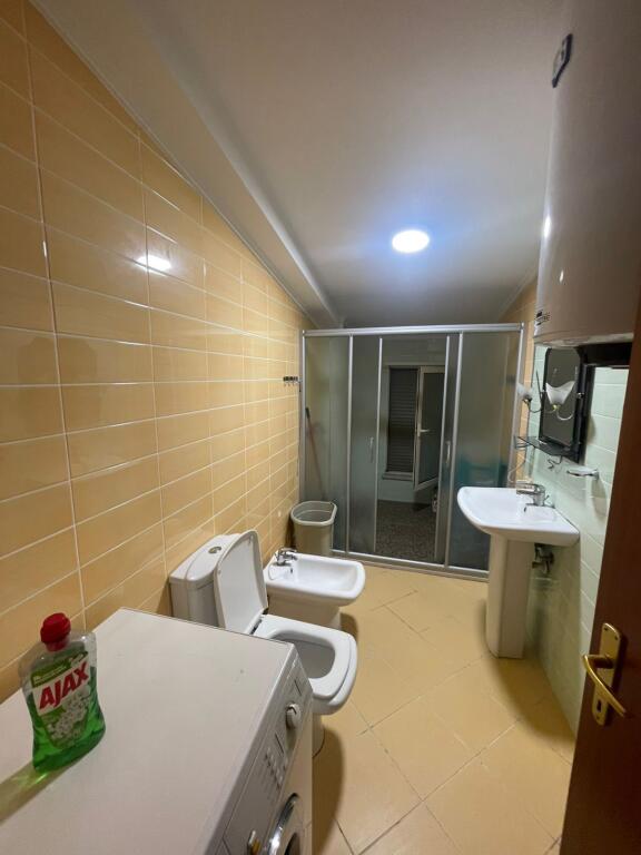 Apartament 1+1 me qira tek Liqeni i Thate