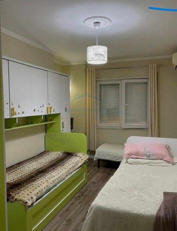 Shitet – Apartament 2+1+2, pranë Restorant "Fresku", Tiranë