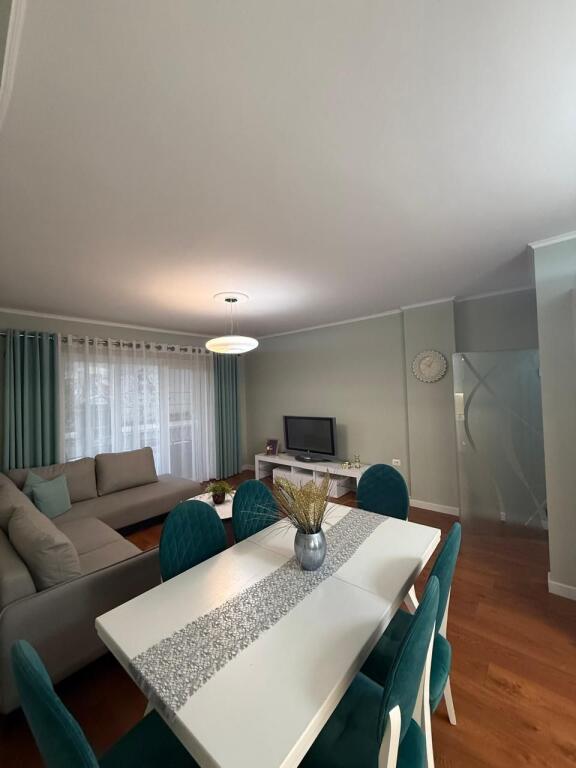 Jepet me qera  Apartment 2+1 te Liqeni I thate