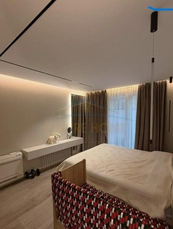 Shitet – Apartament 3+1+2 + Depo + 2 Poste Parkimi Kopshti Botanik, Tiranë