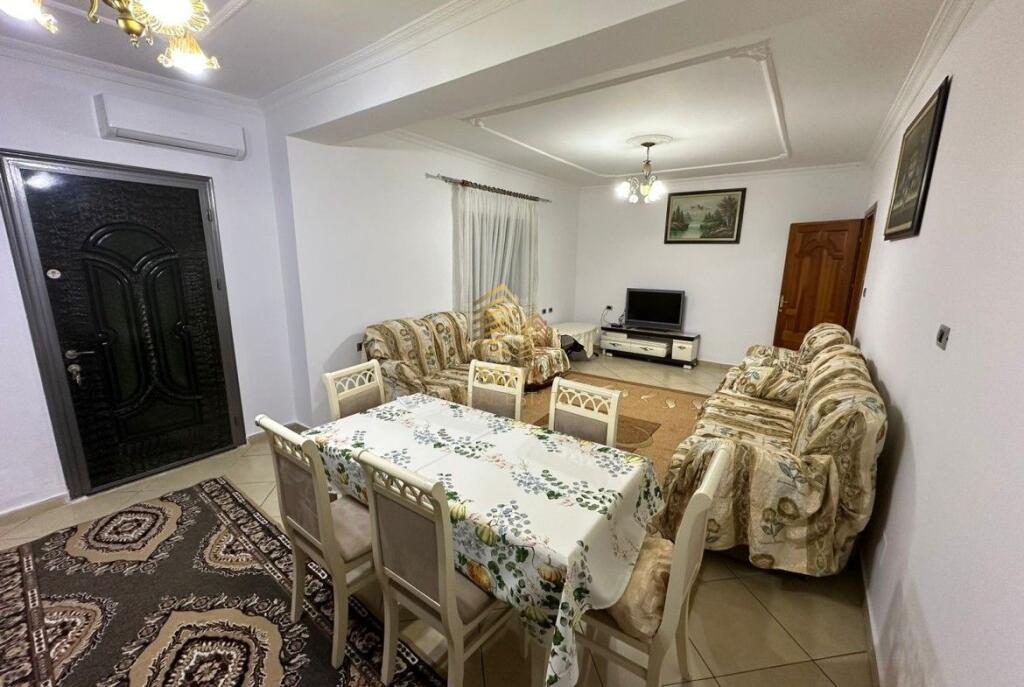 Qira, Hyrje Private 2+1+3Poste Parkimi, 5 Maji, 60.000 Lek/muaj