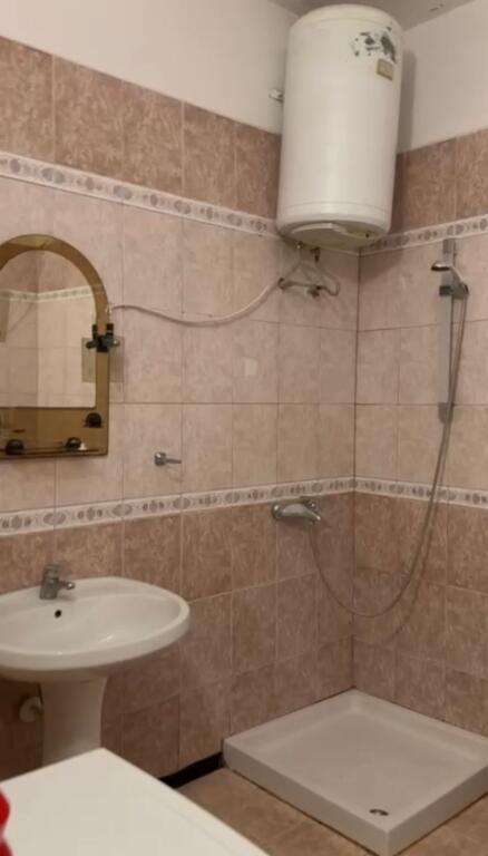 Jepet me qera shtepi private 2+1 tek Inxhinieria e Ndertimit