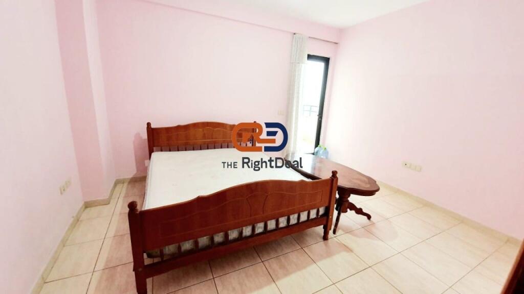 Tek Stacioni Trenit, Shitet Apartament 3+1+2, Mundesi Ideale Per Ndarje!!