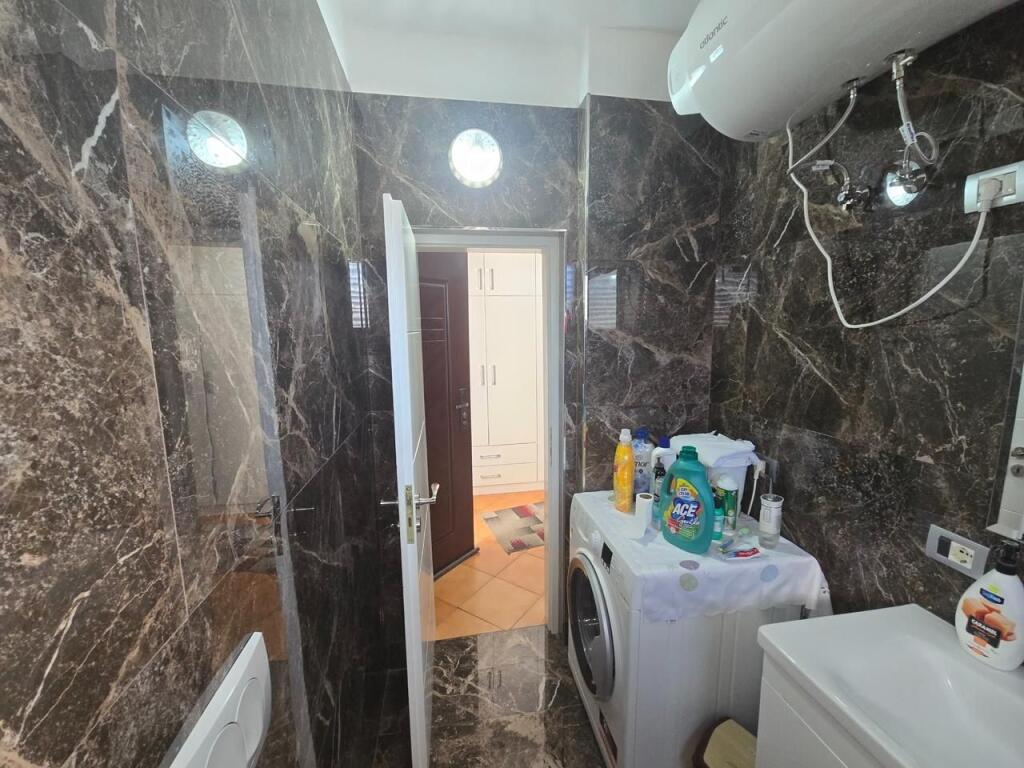 SHITET APARTAMENT 2+1+2 PRANE SPITALIT, DURRES