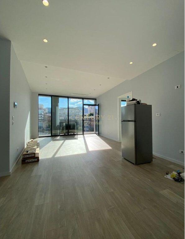 Affittasi Appartamento 2+1+ Parcheggio per Ufficio