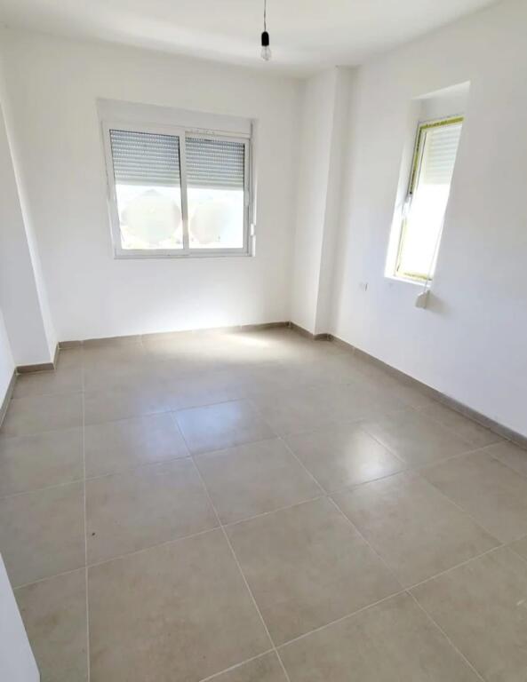 Shitet Apartament  2+1+2 tualete +2 ballkone,shetitorja Josif Budo Kavajë
