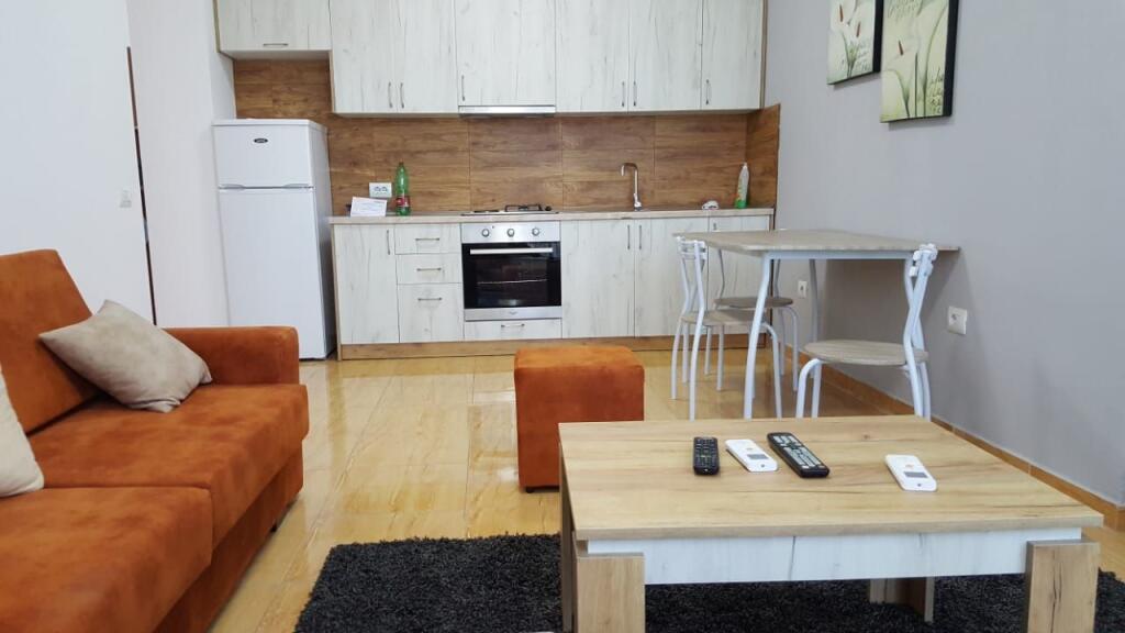 Apartament - Për Qira 2+1 ne LAPRAKE