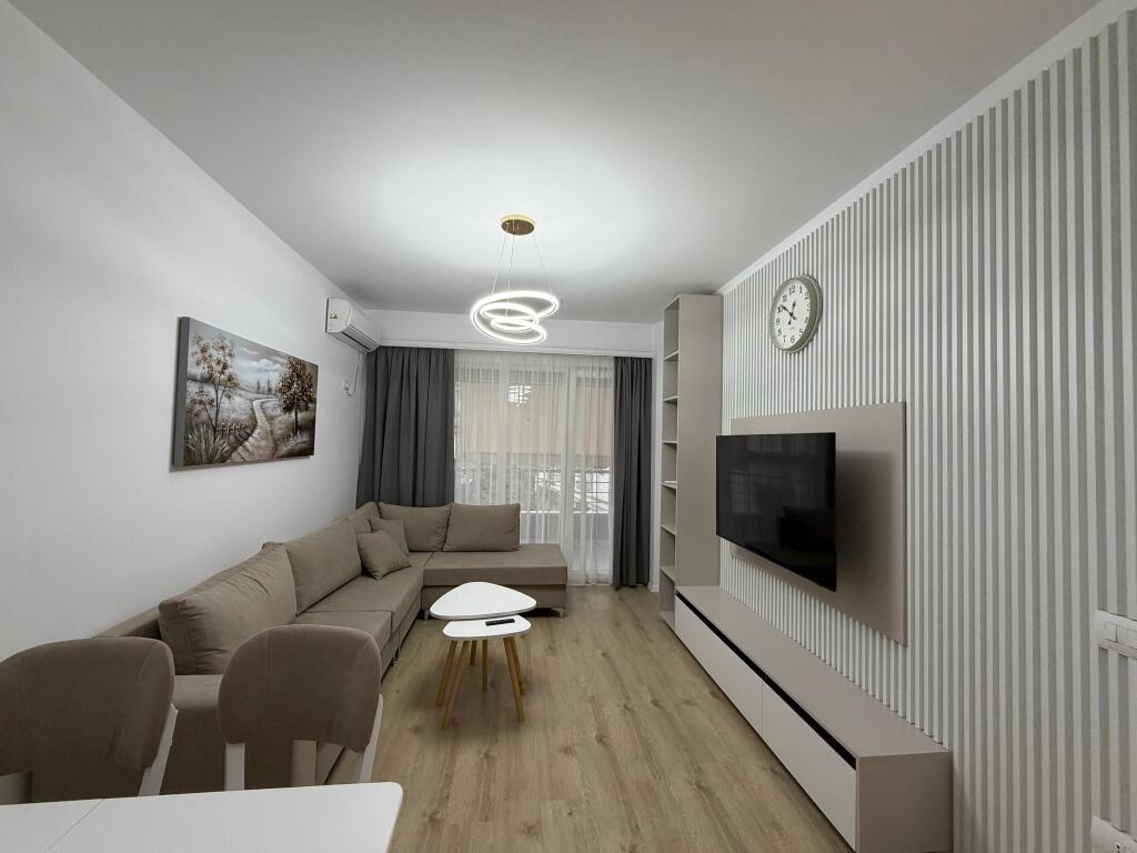 Appartamento 2+1 con parcheggio in affitto a Komuna e Parisit