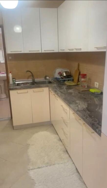 Jepet me Qera Apartament 2+1 tek QSUT, Rr. Kongresi i Manastirit