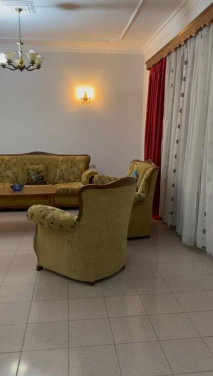 Jepet me qera shtepi private 2+1 tek Inxhinieria e Ndertimit