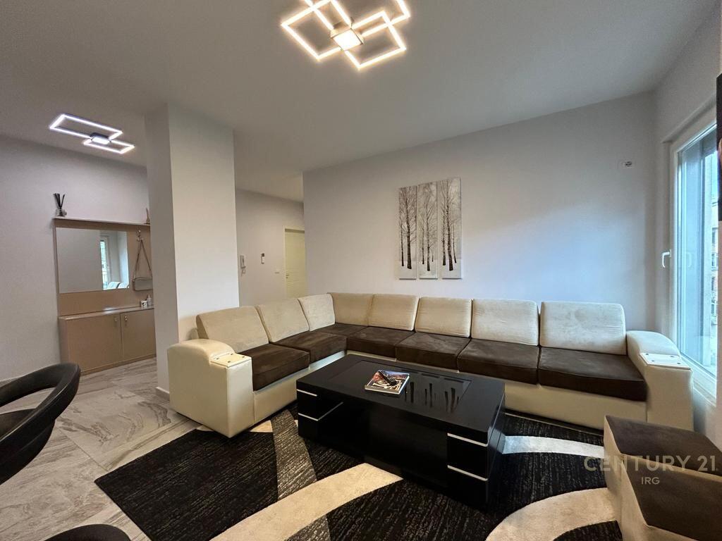JEPET ME QERA APARTAMENT 3+2 ME POST PARKIMI TEK 21 DHJETORI. 1,100 € /Muaj