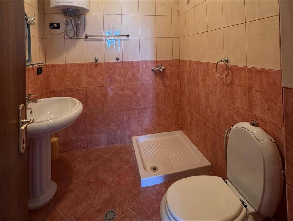 Jepet me Qera Apartament 2+1 Pallati Globe📍Rr Kavajes