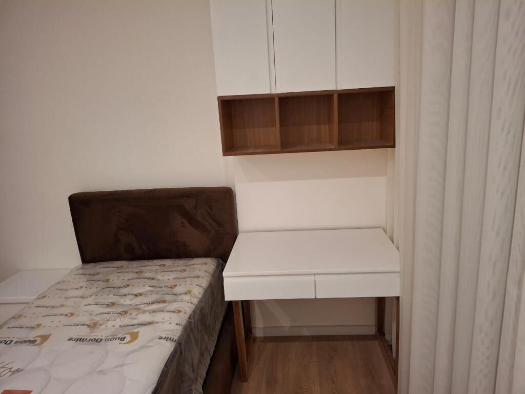 📍 Liqeni i Thatë – Jepet me qira apartament 3+1