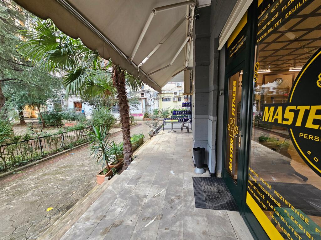 Shitet Njesi biznesi tek Ish Ekspozita! 102m2