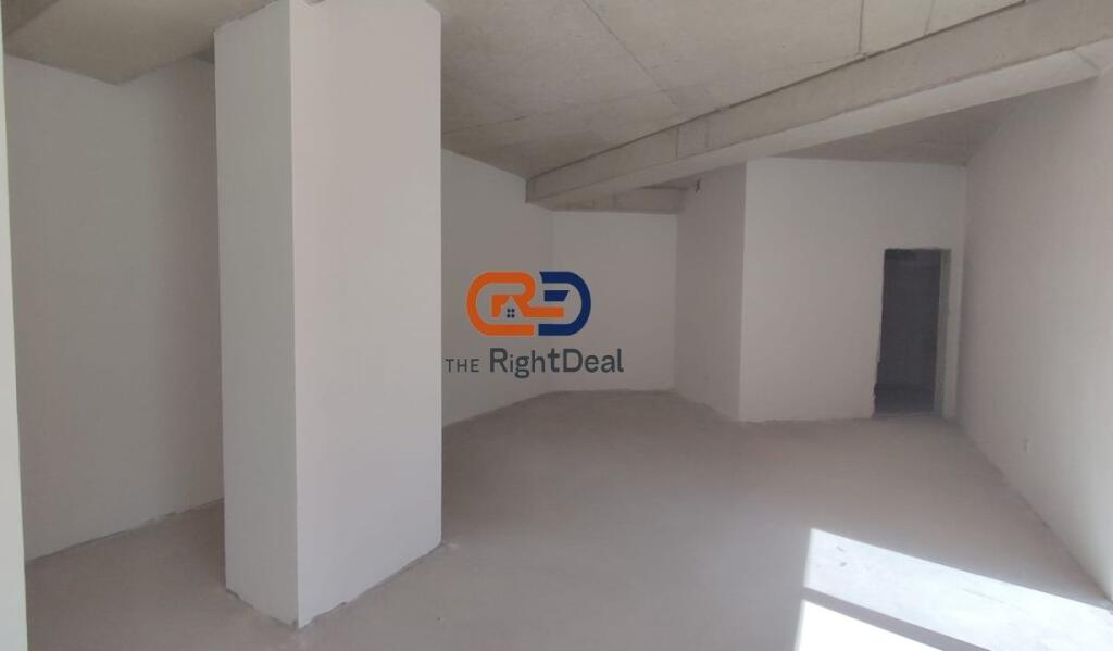 A Ali Dem, Al Complesso Mangalem 21, Negozio In Vendita Con Prezzo Occasione Perfetto Per Investimento!!