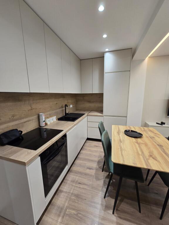 📌 Appartamento 1+1+ studio in affitto – Viale “Zogu I”