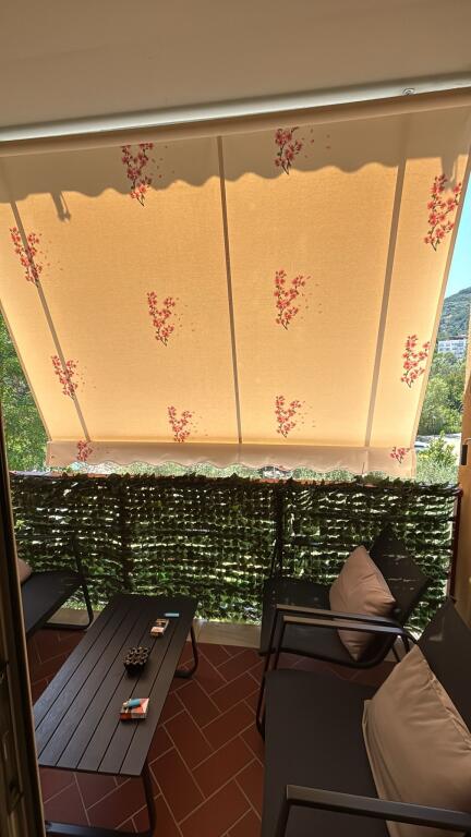 📍 Liqeni i Thatë – Jepet me qira apartament 3+1