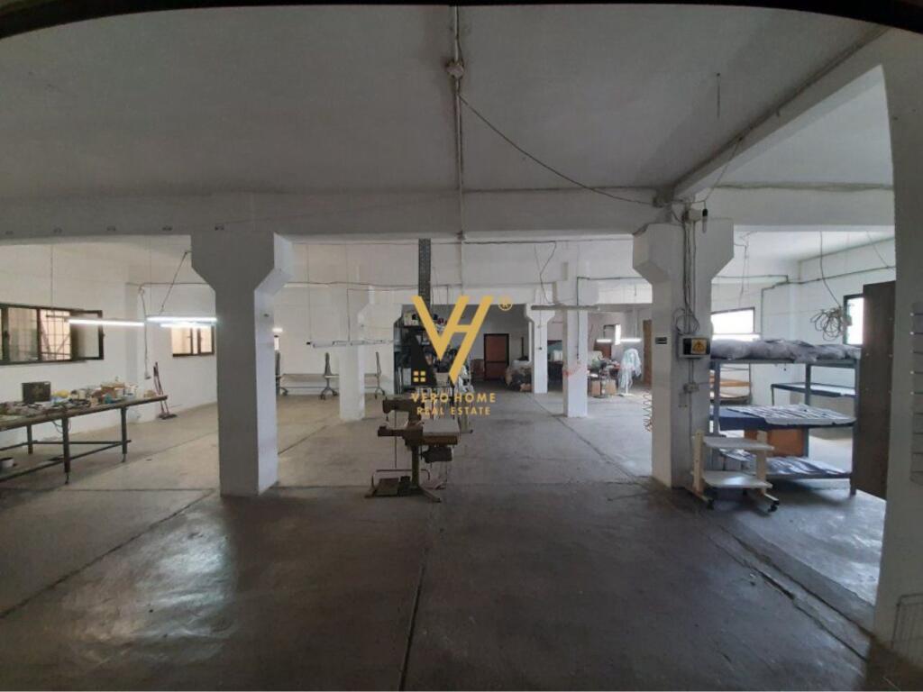 JEPET AMBIENT BIZNESI 750 M2 ME QERA TE SIRI KODRA 4.700 EURO