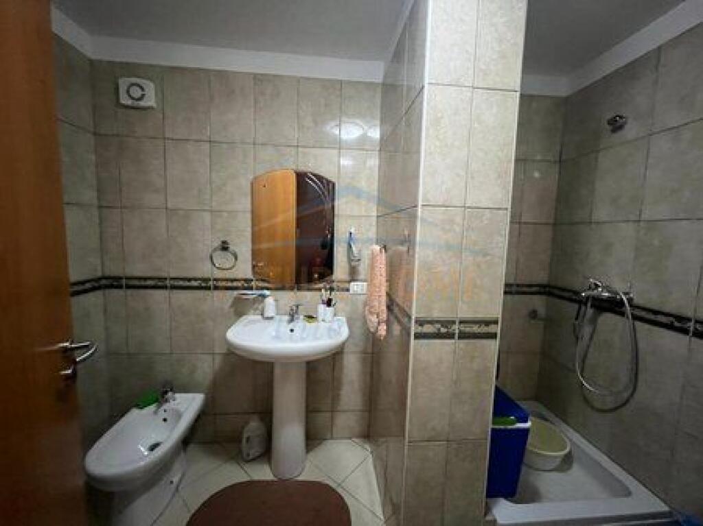 Shitet, Apartament 3+1+2, Ali Demi, Tiranë.