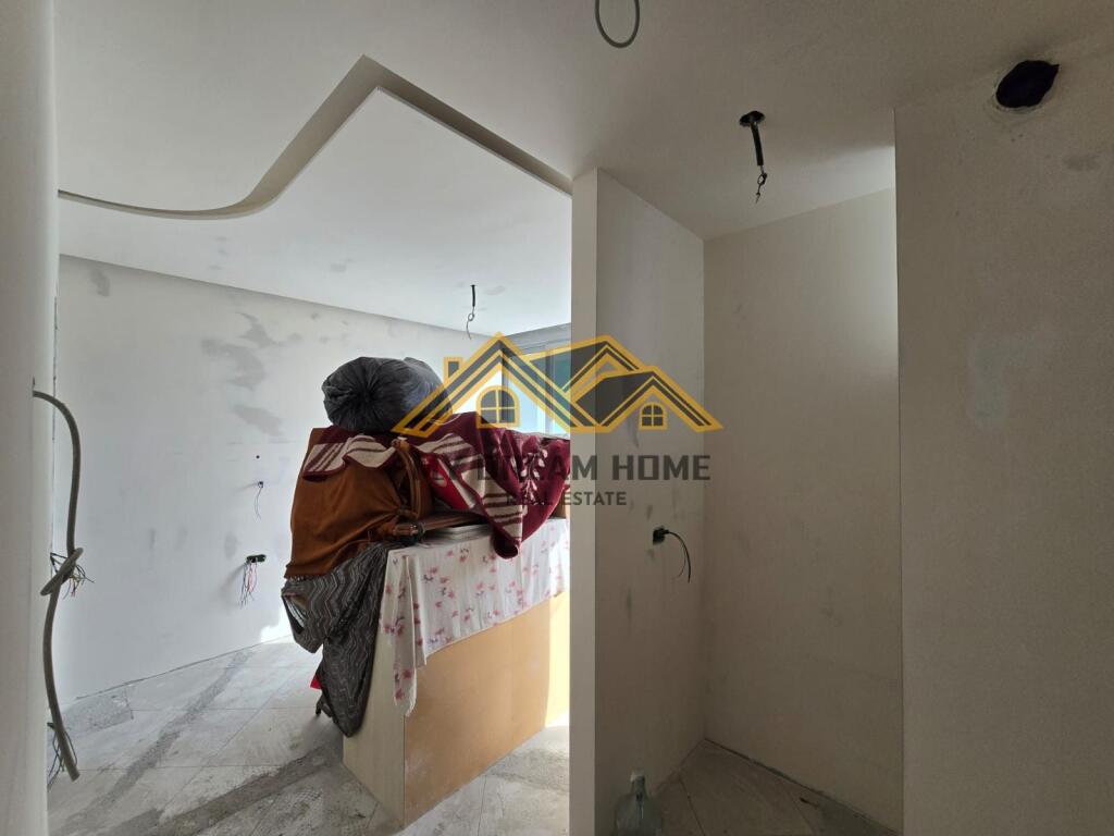 SHITET APARTAMENT 2+1+3 QENDER DURRES!