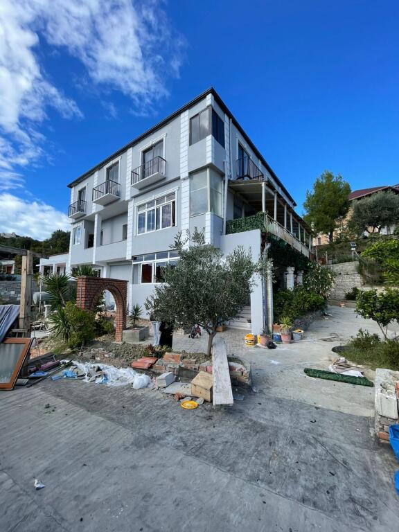 3RD FLOOR OF A 3-STOREY VILLA FOR RENT 2+1 CEZMA FERRES