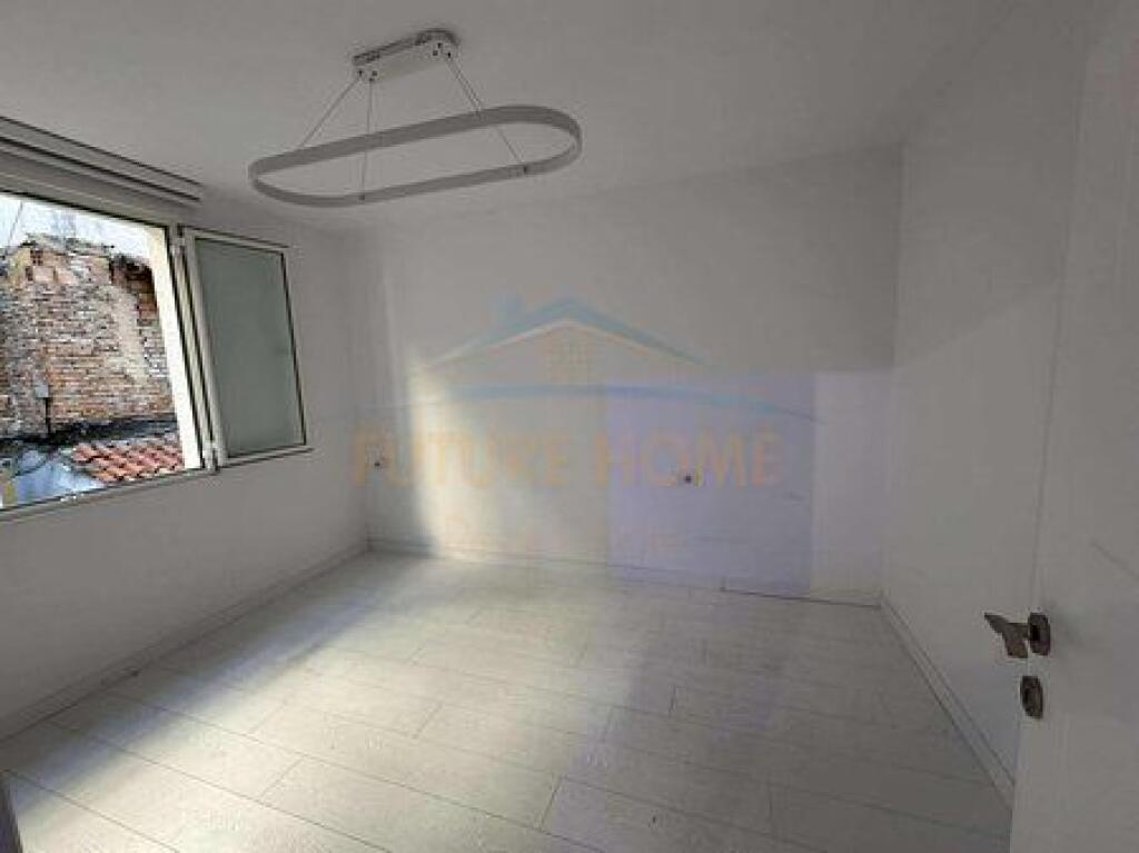 Shitet Apartament 1+1 , Zogu i Zi , Tiranë