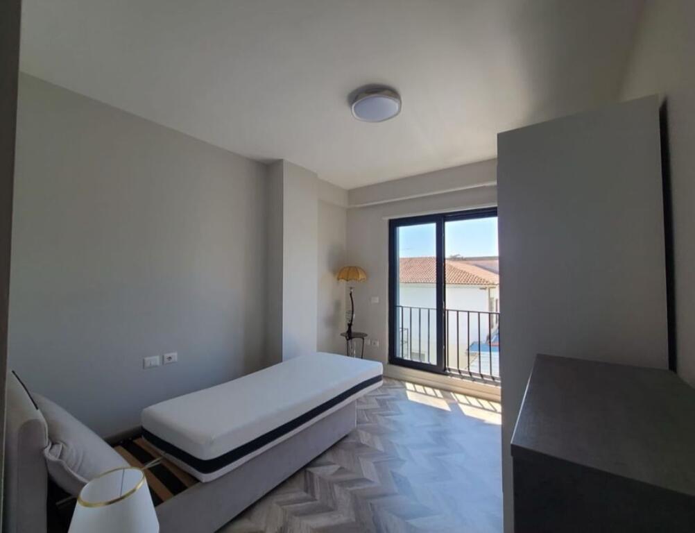 3+1 apartment for rent near the Red School.