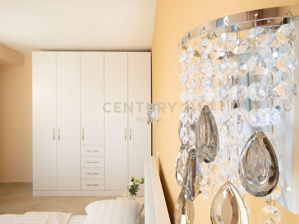 APARTAMENT 3+1+2T ME VERANDË 160 m² – PLAZH, DURRËS