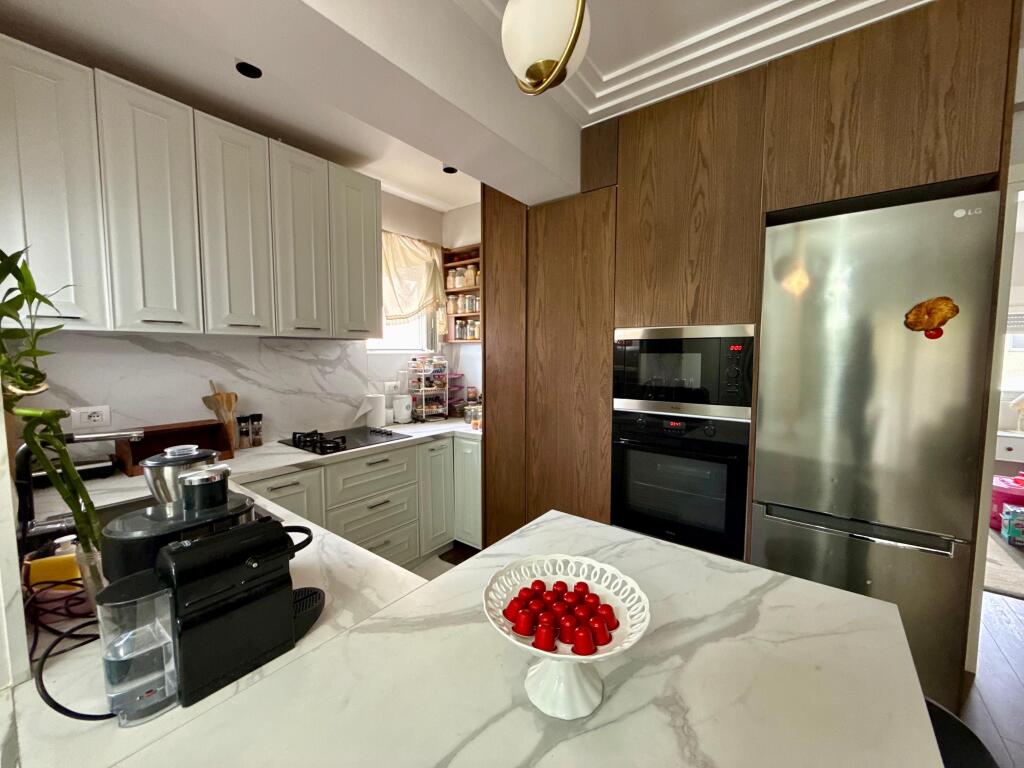 🏠 VENDESI APPARTAMENTO 3+1+2 – Via Kavajes