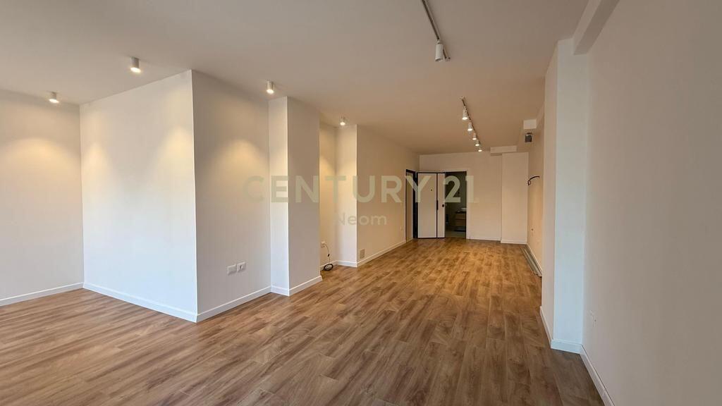 Commercial space in Myslym Shyr, near Arben Broci school. 550 € /Month