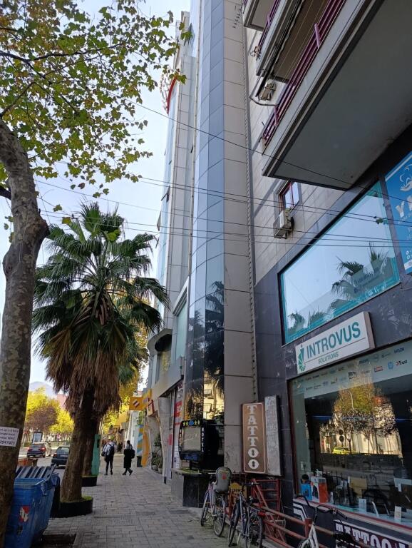 2+1,arredato sulla strada di Kavaja nel centro di Gkam,700 euro