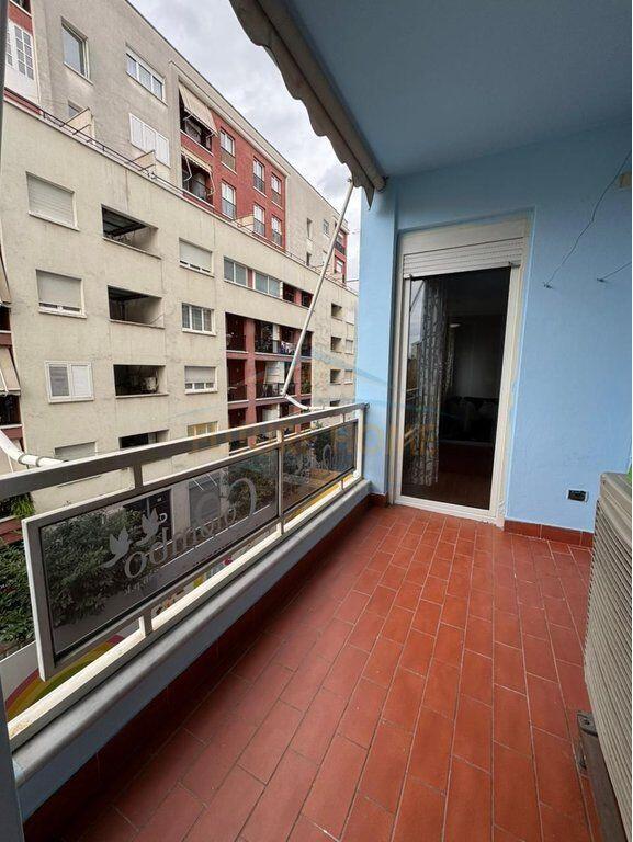 Shitet, Apartament 2+1+2, Oxhaku , Tiranë