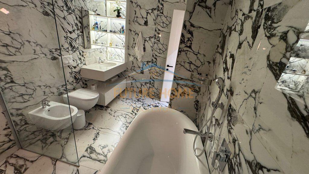 Shitet penthouse 3+1+2+post parkimi Kopshti Zologjik