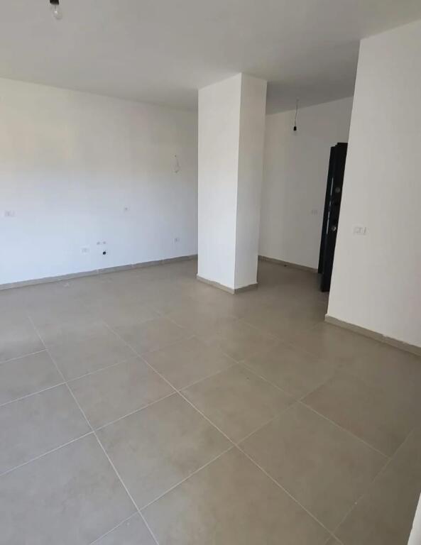 Shitet Apartament  2+1+2 tualete +2 ballkone,shetitorja Josif Budo Kavajë