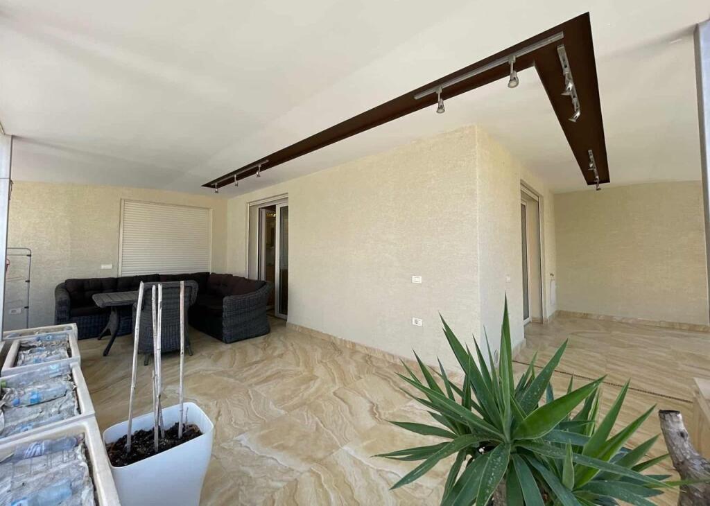 Penthouse in Vendita, Nel Complesso: “Ferrari”