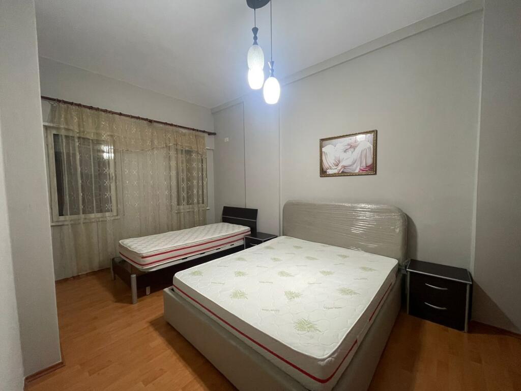 Apartament 1+1 me qira tek Liqeni i Thate