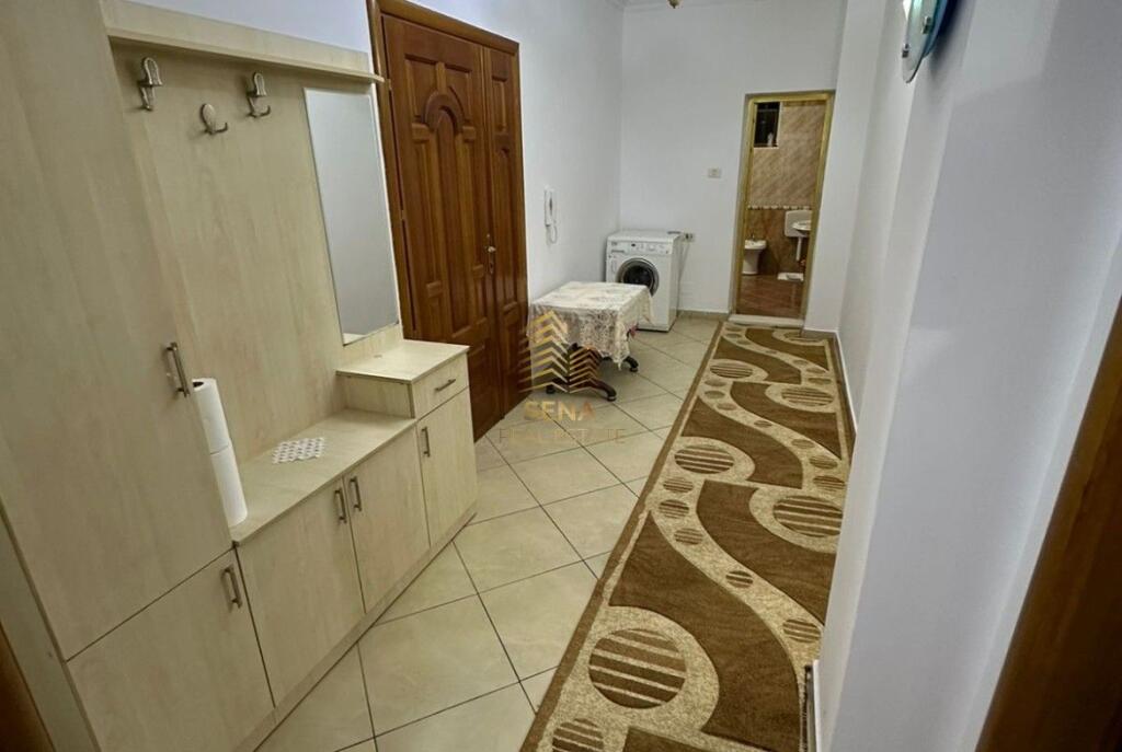 Qira, Hyrje Private 2+1+3Poste Parkimi, 5 Maji, 60.000 Lek/muaj