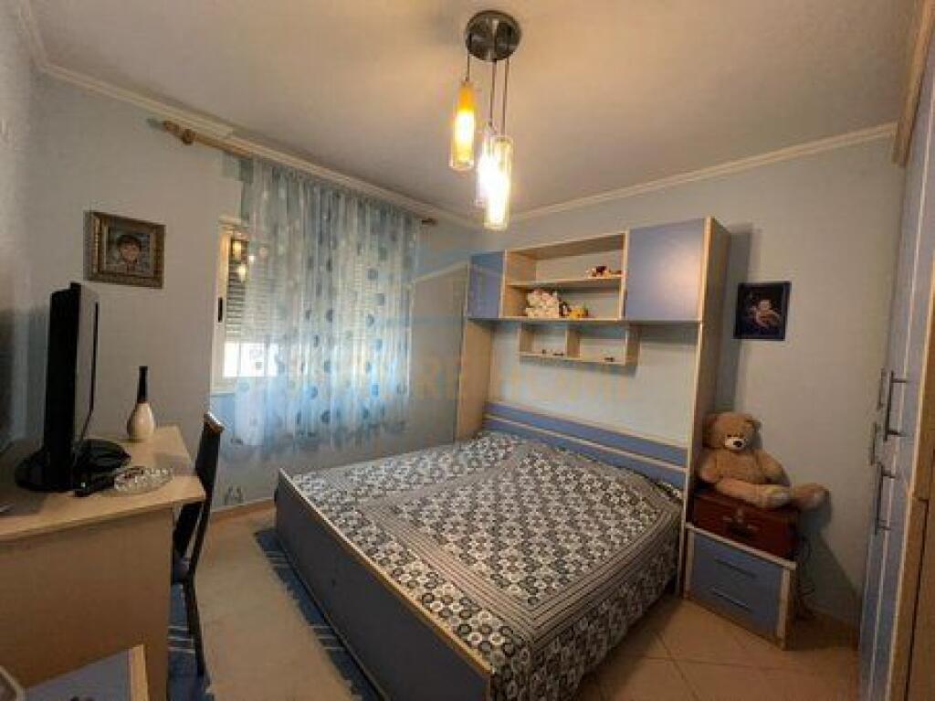 Shitet, Apartament 3+1+2, Ali Demi, Tiranë.