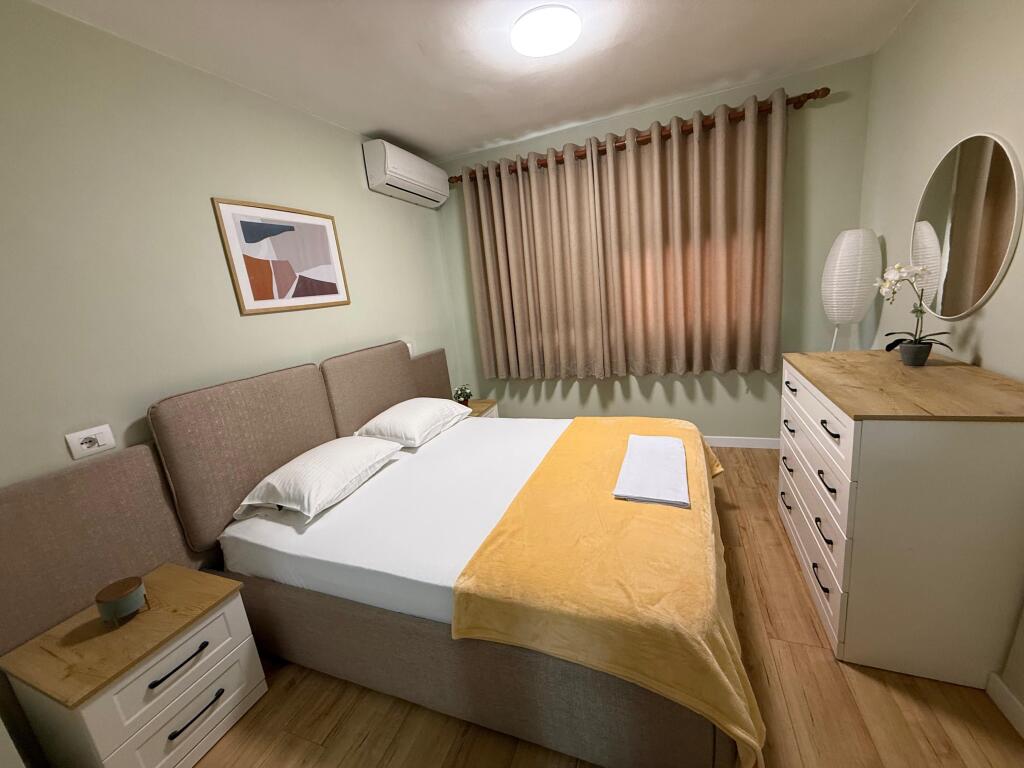 Apartament 2+1 Me Qira prane Ambasades Amerikane