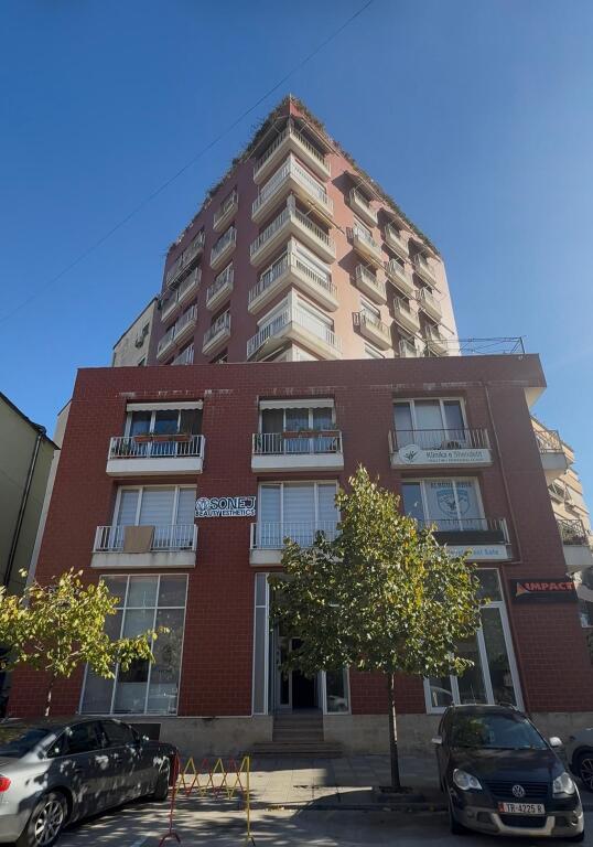 Zyre me Qira Rruga Komuna e Parisit