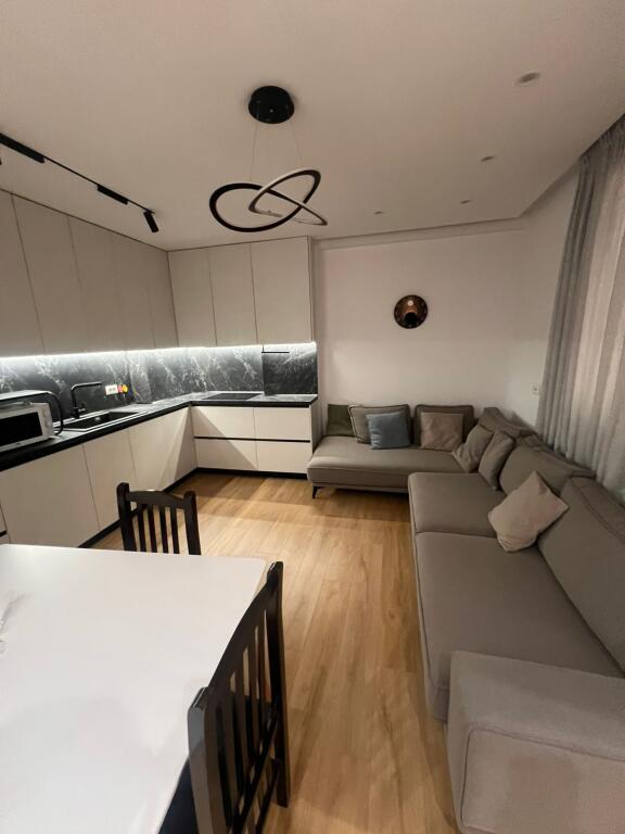 🏡 Jepet apartament 2+1 me qira te Fusha e Aviacionit