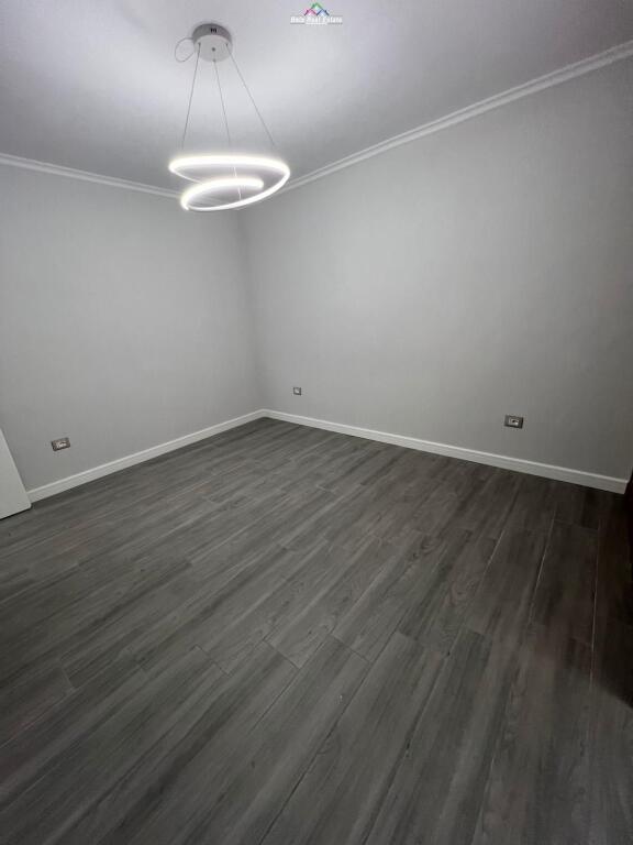 Office for Rent 1+1 Near the Red School (ID BZ2740) Tirana