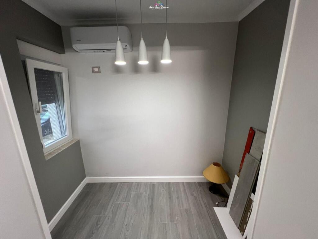 Office for Rent 1+1 Near the Red School (ID BZ2740) Tirana
