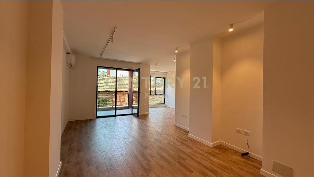 Commercial space in Myslym Shyr, near Arben Broci school. 550 € /Month