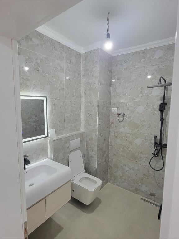 Apartament 2+1 per shitje 📍Te rruga e Bogdaneve, prane kishes Katolike, afer qendres