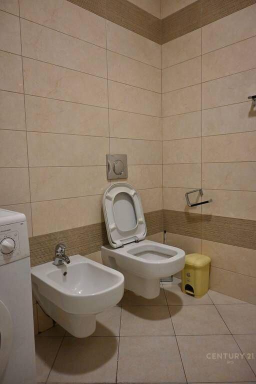Apartament 3+1 me qera në Kompleksin Delijorgji, Tiranë 1,300 € /Muaj