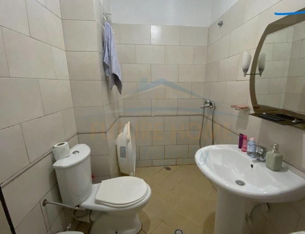Shitet – Apartament 1+1, Fresku, Tiranë