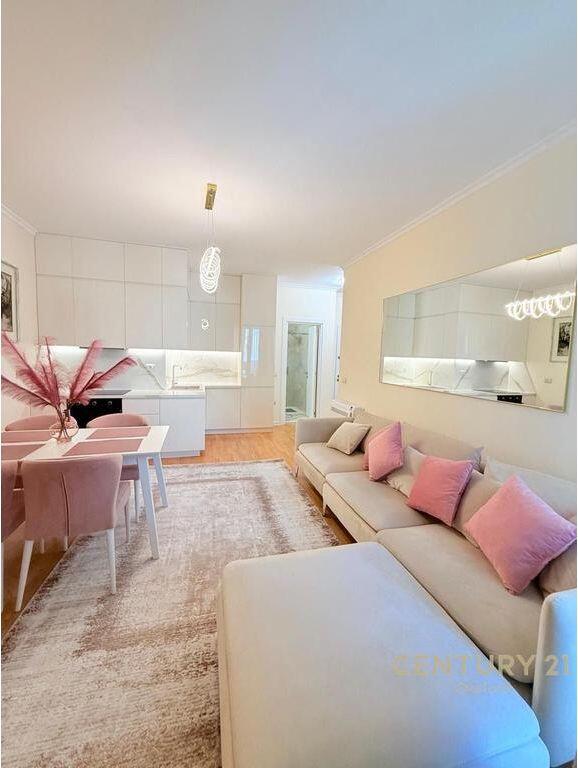 APARTAMENT 2+1 ME QIRA, TEK RRUGA E KOSOVARËVE!